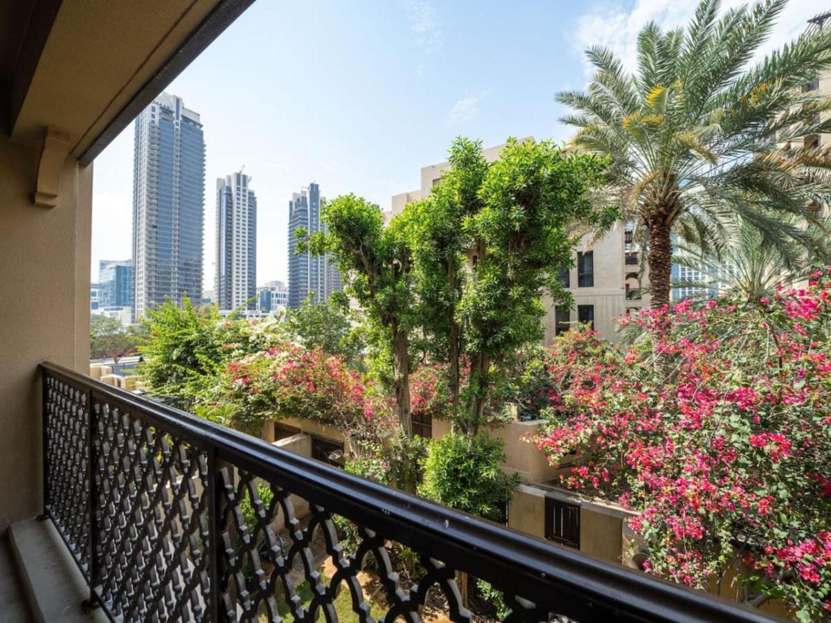 Modern Old Town 1 Bed With Garden View Apartment