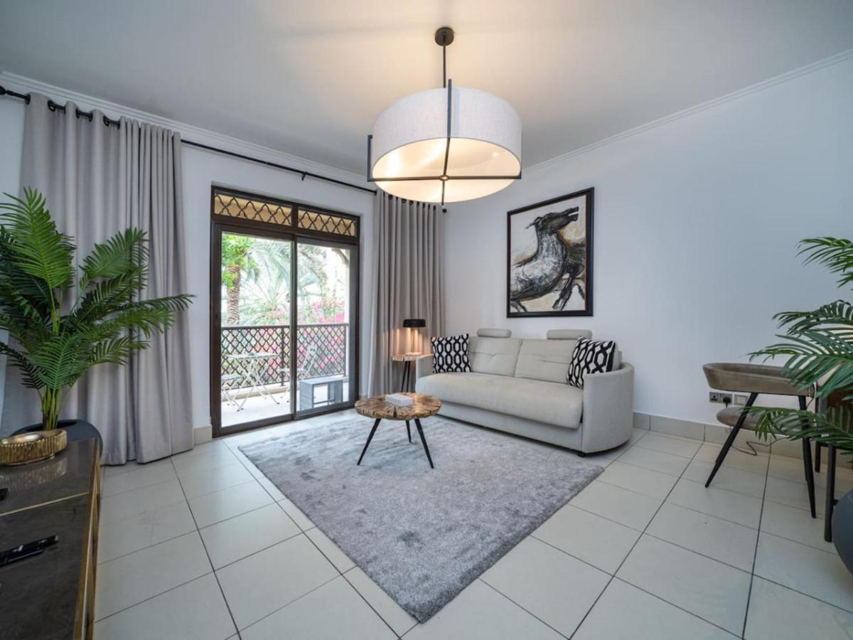 Modern Old Town 1 Bed With Garden View Apartment