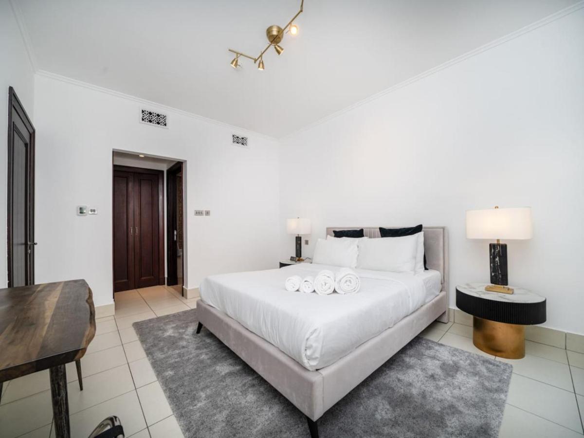 Modern Old Town 1 Bed With Garden View Apartment *
